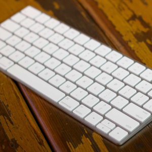 MAGIC KEYBOARD